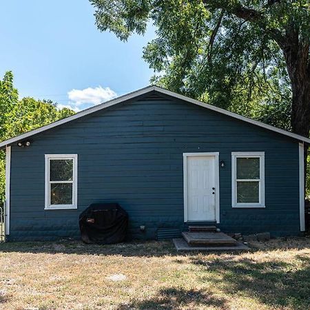 Escape To A Restored 1920S East Waco Bungalow Екстер'єр фото