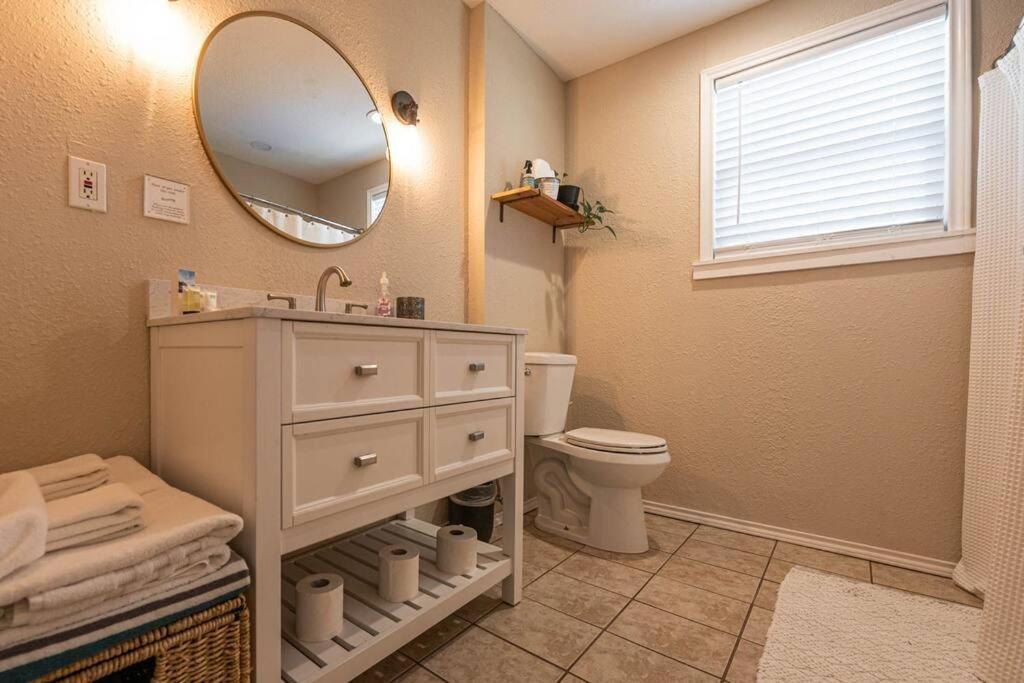 Escape To A Restored 1920S East Waco Bungalow Екстер'єр фото