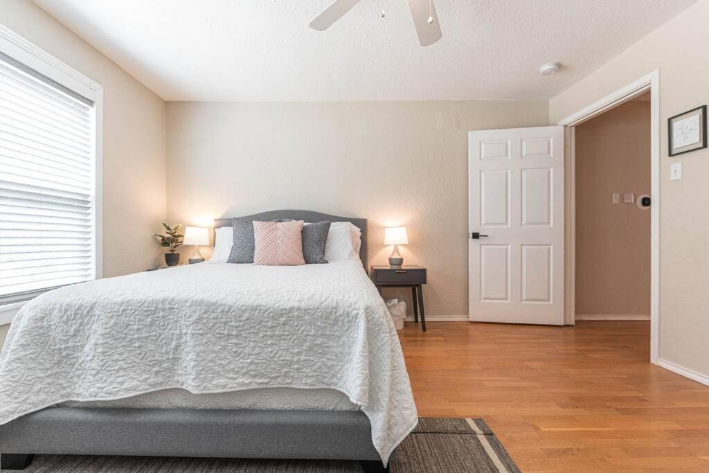 Escape To A Restored 1920S East Waco Bungalow Екстер'єр фото