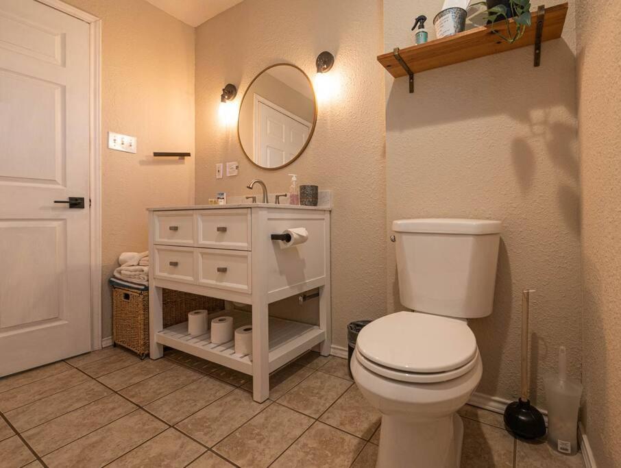Escape To A Restored 1920S East Waco Bungalow Екстер'єр фото