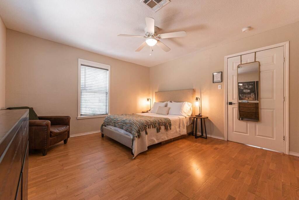 Escape To A Restored 1920S East Waco Bungalow Екстер'єр фото